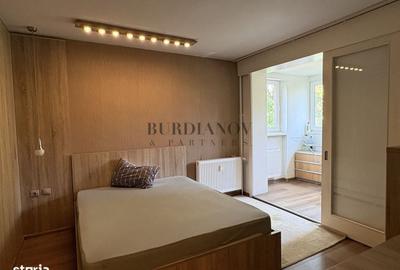 Apartament cu 3 camere semidecomandat în Costin Georgian