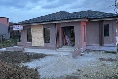 Casă cu Teren 600 Mp în Central