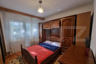 Apartament cu 3 camere decomandat în Rovine