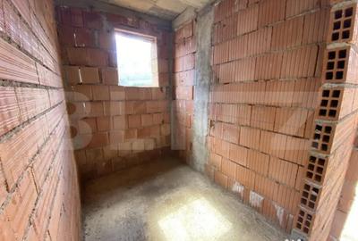 Casă cu 3 camere cu Teren 500 Mp în Central - 2