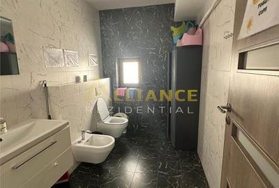Casă cu 7 camere cu Teren 300 Mp în Central - 9
