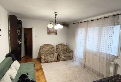 Apartament cu 3 camere semidecomandat, mobilat în Circumvalațiunii - 1