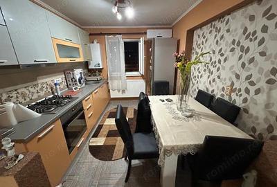 Apartament 2 camere, decomandat - zona Cetate - 2