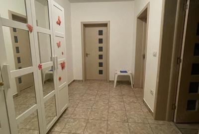 Apartament cu 2 camere decomandat în Tractorul - 4