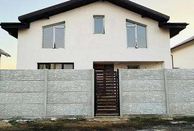 Casă individuală cu 5 camere cu Teren 380 Mp în Berceni