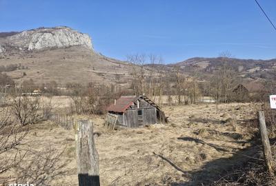 Teren de 2214 mp, în Vălișoara - 2