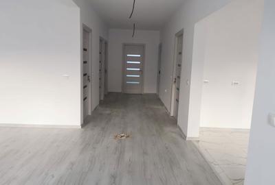 Casă cu 3 camere cu Teren 130 Mp în Vânători - 2