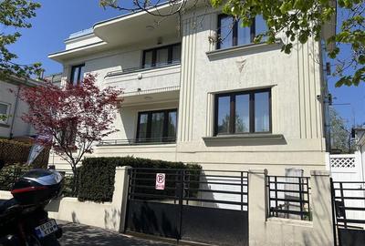 Casă individuală cu 14 camere cu Canalizare în Domenii - 1