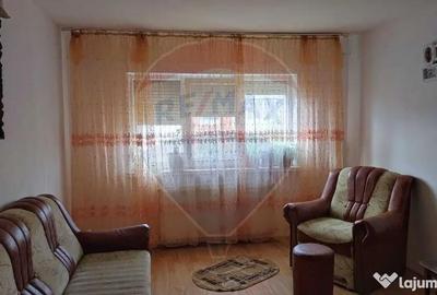 Apartament cu 3 camere decomandat în Sărari - 4