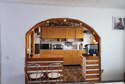 Apartament cu 3 camere decomandat în Astra