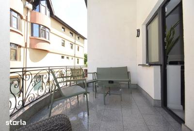 Casă cu 8 camere cu Teren 366 Mp în Calea București - 2