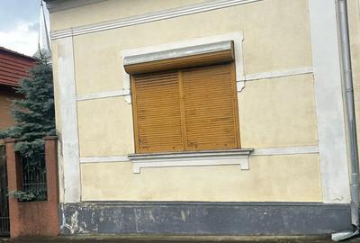 Casa de vanzare in zona centrala