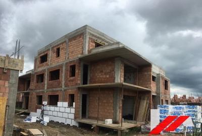 Penthouse cu 3 camere decomandat în Hipodrom 4