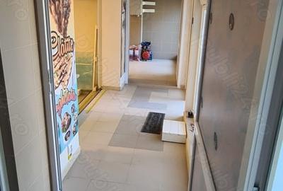 Spațiu comercial, de 61 mp, în Central - 6