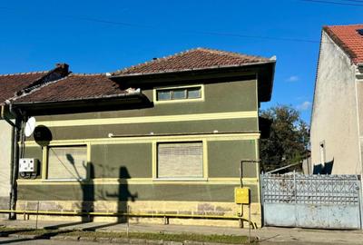 Vand casa ultracentrl Simeria din caramida acces de pe 2 str - 1