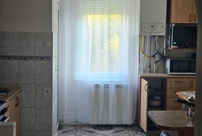 Se inchirieaza in Unirii,aparament cu 3 camere,confort 1,decomandat,etajul 3.