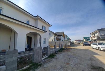 Casă cu 4 camere cu Canalizare în Central