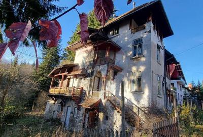 Casă cu 7 camere cu Teren 996 Mp în Nord