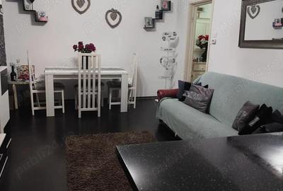 Apartament cu 3 camere semidecomandat în Cornișa