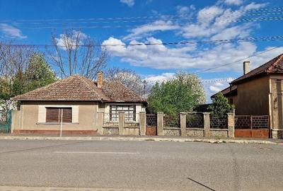 Casă cu Teren 1450 Mp în Central - 1