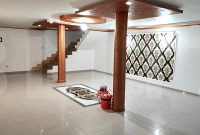 Casa spatioasa cu curte generoasa, in zona linistita - 2