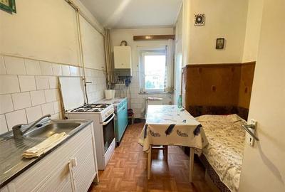 2 camere semidecomandat etaj 3
