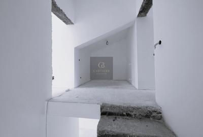 Duplex cu 4 camere cu Canalizare în Central - 13