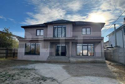 Casă individuală cu 7 camere cu Canalizare în Sud-Est - 1