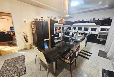 Duplex cu 9 camere cu Canalizare în Albert - 4