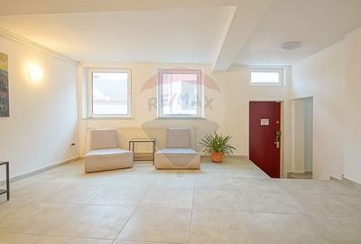 Casă cu 10 camere cu Teren 411 Mp în Schei - 4