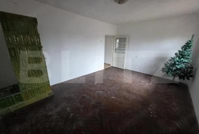 Casă cu Teren 1159 Mp în Central - 2