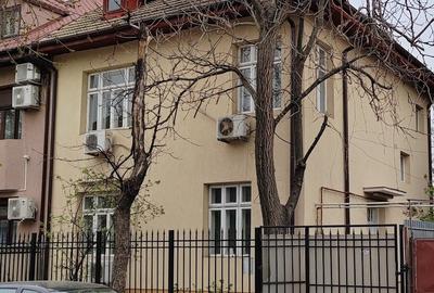 Casă individuală cu 7 camere în Vatra Luminoasă