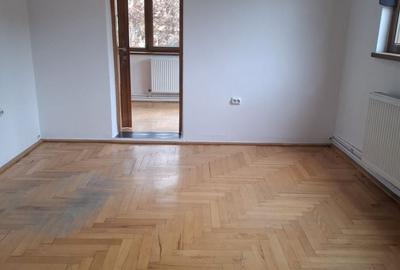 Casă individuală cu 6 camere cu Canalizare în Central - 18