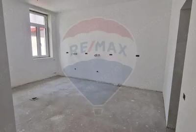 Corp cladire cu 3 camere de vanzare, str. Nicolae Titulescu - 11