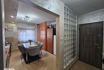 Apartament cu 3 camere decomandat în Piața Centrală - 2