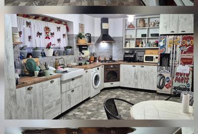 Casă cu Teren 450 Mp în 1 Decembrie - 2