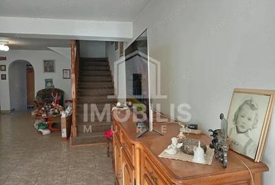Casă cu 4 camere cu Canalizare în 7 Noiembrie - 2