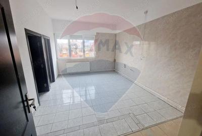 Casă cu 8 camere cu Teren 536 Mp în 1 Mai - 19