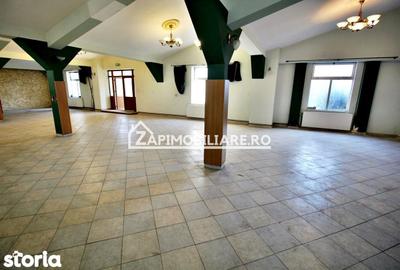 Spațiu comercial, de 200 mp, în Central - 4