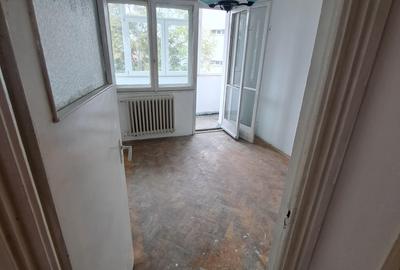 3 camere, intre Gara de Nord si Basarab, B-dul Dinicu Golescu, nr 39 - 12