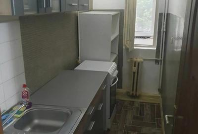 Garsonieră decomandată în Baza 3