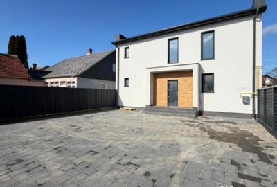 Spațiu comercial, de 180 mp, în Central - 7