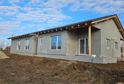 Casă cu Teren 415 Mp în Albina - 4