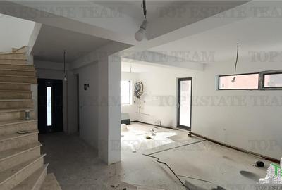 Duplex cu 4 camere cu Canalizare în Central - 4