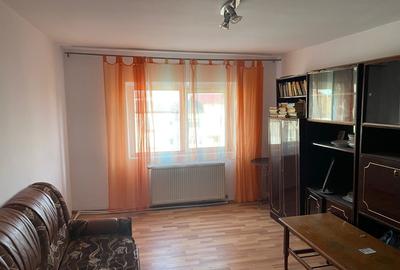 Apartament cu 3 camere decomandat în Central - 1