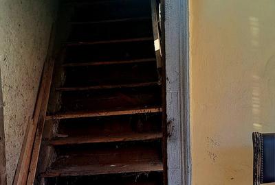 De vanzare casa/ curte comuna (2 vecini) - 4