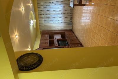 Vand apartament cu patru camere