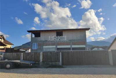 Casă cu 7 camere cu Canalizare în Baciu - 3