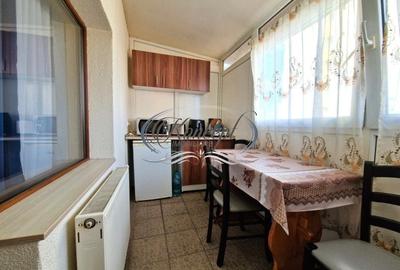 Apartament la casa, zona UMF - 4