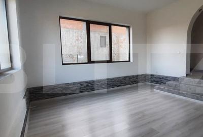 Casă cu 7 camere decomandat cu Teren 2600 Mp în Micula - 1